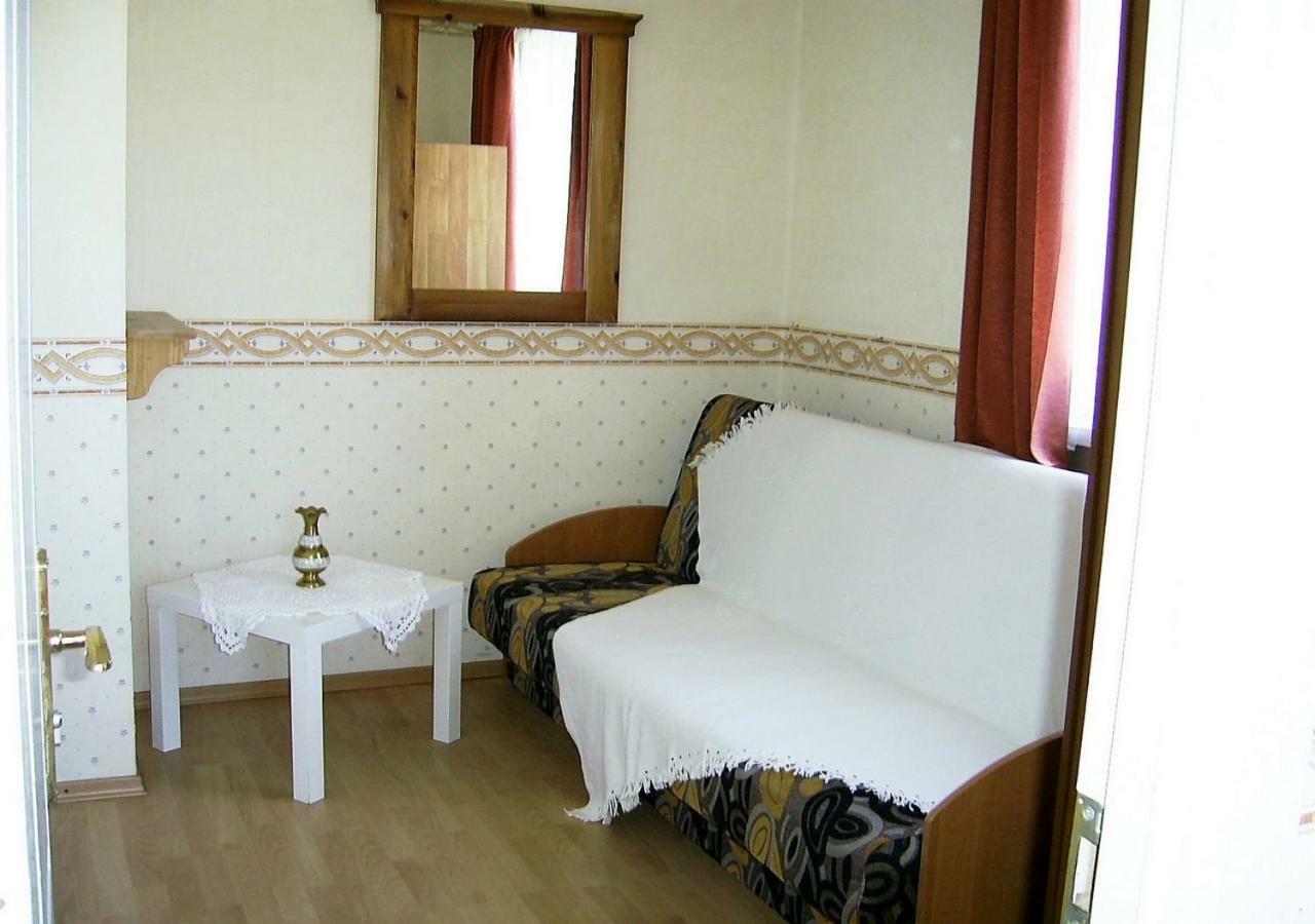 Проживання в сім'ї Limba *